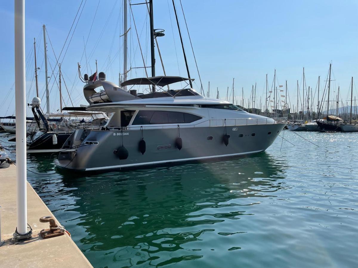 Motoryacht 21 Avec Equipage Otel Barselona Dış mekan fotoğraf