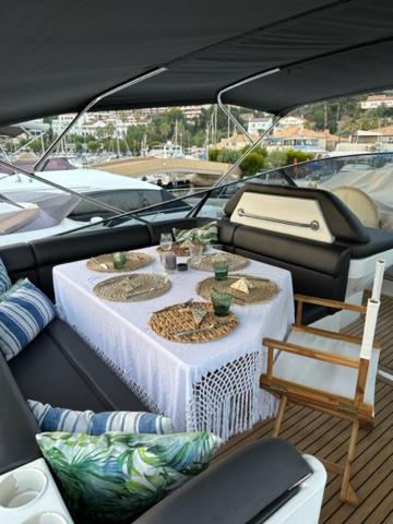 Motoryacht 21 Avec Equipage Otel Barselona Dış mekan fotoğraf