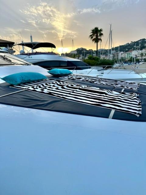 Motoryacht 21 Avec Equipage Otel Barselona Dış mekan fotoğraf