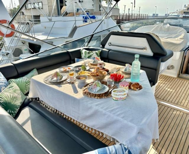 Motoryacht 21 Avec Equipage Otel Barselona Dış mekan fotoğraf