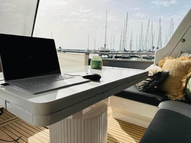 Motoryacht 21 Avec Equipage Otel Barselona Dış mekan fotoğraf