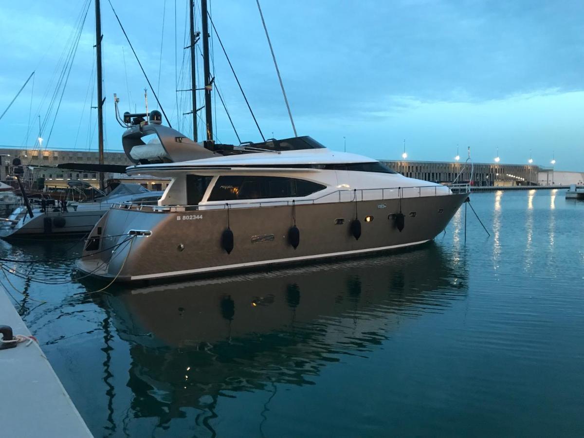 Motoryacht 21 Avec Equipage Otel Barselona Dış mekan fotoğraf